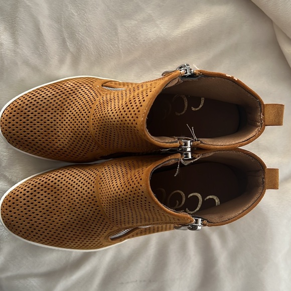 CCOCCI wedge sneakers, in tan color size 6. - Picture 3 of 5